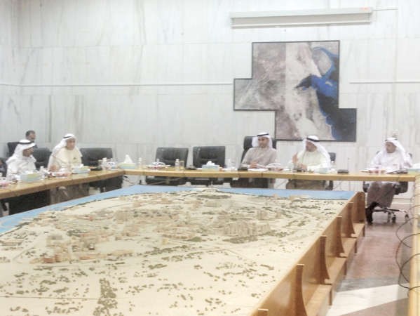 عبدالله الكندري مترئسا اجتماع اللجنة 