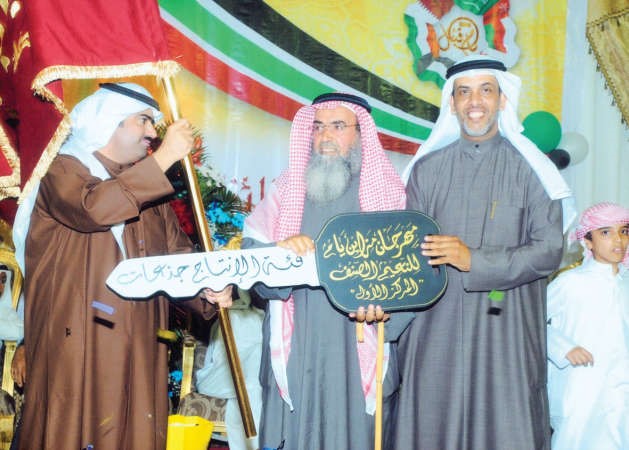 سالم صالح الفائز في فئة الانتاج مع الشيخ خالد المالك