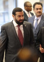 دعلي العمير خلال دخوله اجتماع اوپيك امس﻿