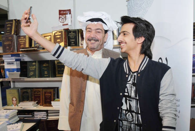 سيلفي مع المعطش في جناح دار العروبة﻿
