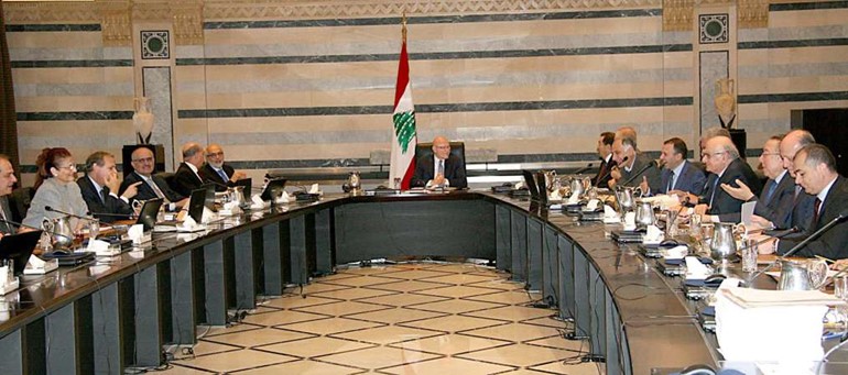 رئيس الحكومة تمام سلام مترئسا جلسة الحكومة في السراي امس محمود الطويل