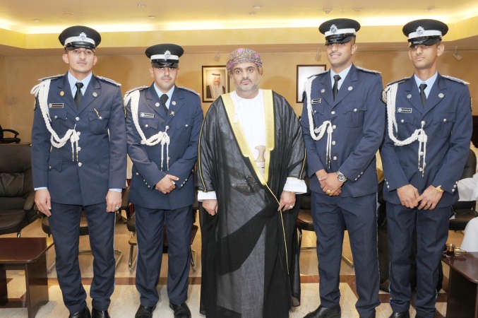 حامد ال ابراهيم مع عدد من الخريجين العسكريين﻿