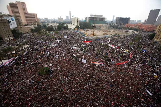 مقتل ضابط جيش ومجند ومحتج وسط مظاهرات محدودة والتحرير يشهد تظاهرات تأييد للجيش والشرطة