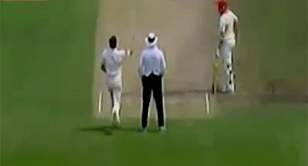 بالفيديو.. لحظة مقتل لاعب كريكيت استرالي بعد إصابته بكرة فى رأسه
