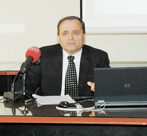 علي وطفة