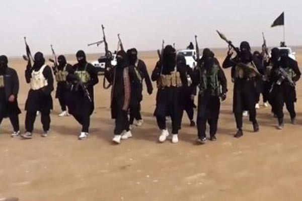 “داعش” يقطع رأس مواطنا سوريا بساطور بسبب لفظ غير لائق