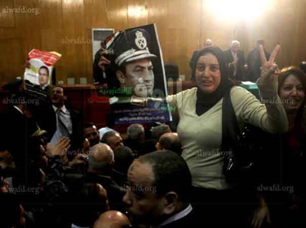 شاهد علاء وجمال مبارك فى صور تذكارية بالحجز!