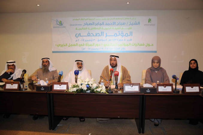 د عبدالله المعتوق متوسطا ود عجيل النشمي وعثمان الحجي وعلي الكليب وشذي المشري ود عروب الرفاعي محمد خلوصي