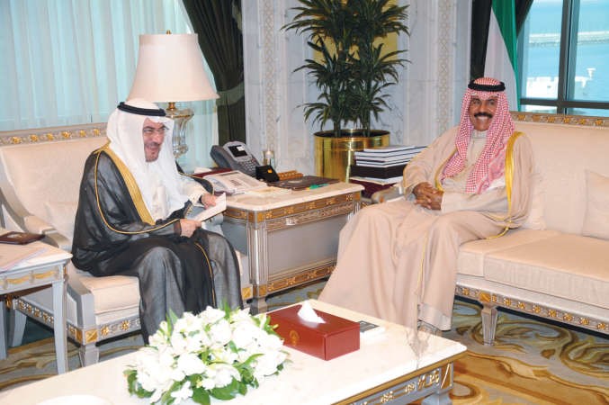 سمو نائب الامير وولي العهد الشيخ نواف الاحمد مستقبلا الامين العام لمنظمة التعاون الاسلامي﻿