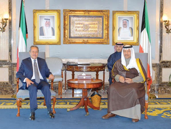 سمو رئيس الوزراء الشيخ جابر المبارك مستقبلا وزير التجارة المصري منير فخري عبدالنور﻿