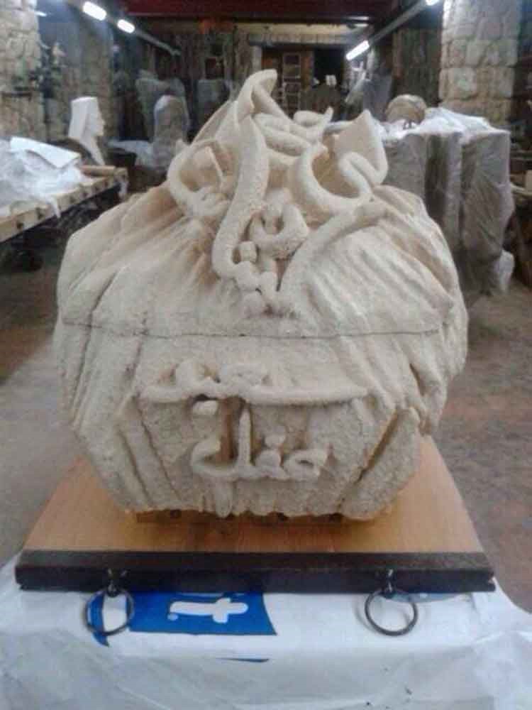 بالصور.. نعشُ سعيد عقل تحفة فنية من أرز لبنان وصخره 