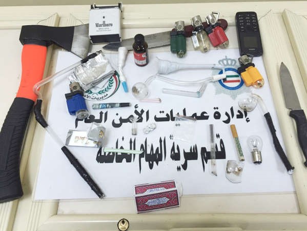  المواد المخدرة وادوات التعاطي المضبوطة مع الفتاة ومرافقها ﻿