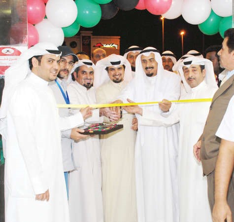 عبدالله النصافي واعضاء مجلس الادارة خلال افتتاح المهرجان 