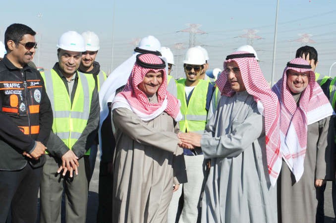 م عبدالعزيز الابراهيم وفهد البذال في جولة بمنطقة المشروع﻿