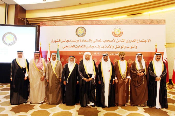 رؤساء مجالس الشورى والنواب والوطني والامة بدول المجلس التعاون يتوسطهم نائب رئيس مجلس الامة مبارك الخرينج