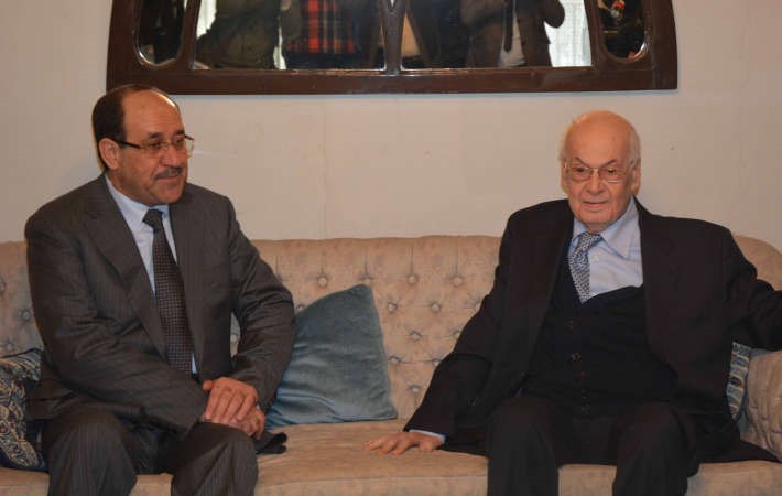 الرئيس سليم الحص مستقبلا رئيس الحكومة العراقية السابق نوري المالكي في بيروت امس محمود الطويل