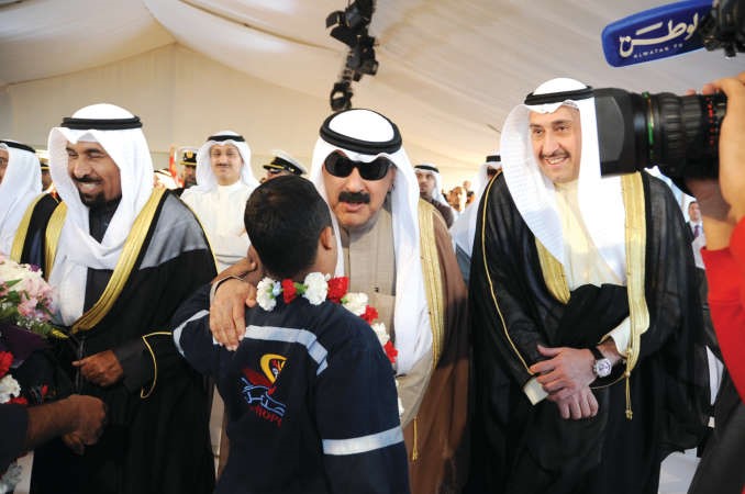 الشيخ علي الجابر وخالد الجارالله والشيخ فيصل الحمود يرحبون باعضاء الطاقم﻿