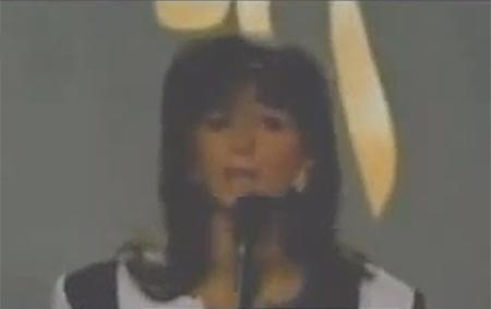 بالفيديو.. شاهد اليسا قبل عمليات التجميل تغني في استديو الفن عام 92