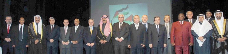 خالد الجارالله والسفير الفلسطيني رامي طهبوب وعدد من السفراء والديبلوماسيين خلال الاحتفال هاني عبدالله