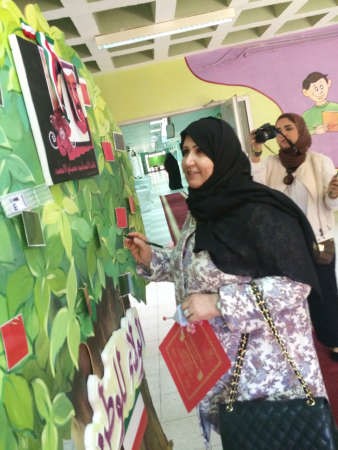 بدرية الخالدي خلال مشاركتها في الفعالية 