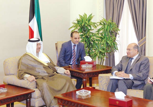 سمو رئيس مجلس الوزراء الشيخ جابر المبارك مستقبلا رئيس البنك الاوروبي للانشاء والتعمير سوما جاكربارتي
