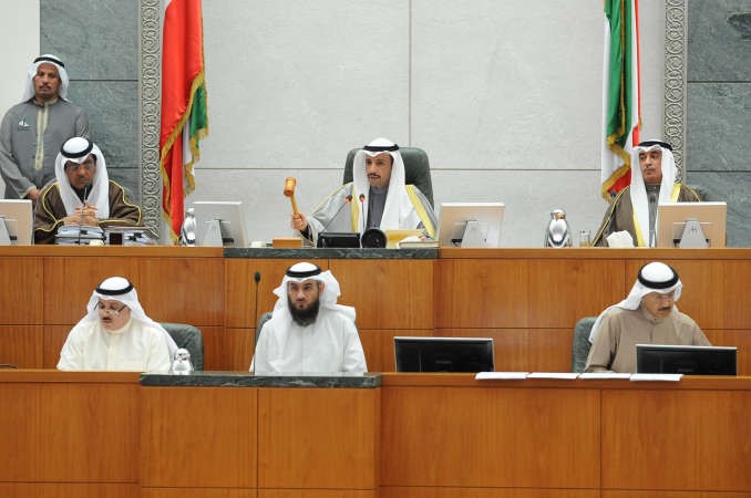 رئيس مجلس الامة مرزوق الغانم ونائبه مبارك الخرينج وامين السر معادل الخرافي على المنصة وتبدو الامانة العامة								هاني الشمري﻿