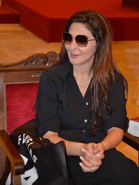 بالصور.. إليسا ونوال الزغبي في عزاء الصبوحة