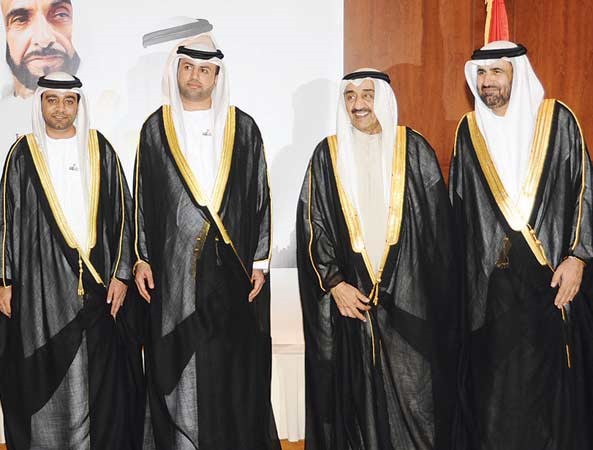 جاسم الخرافي مباركا للسفير الاماراتي رحمة الزعابي﻿