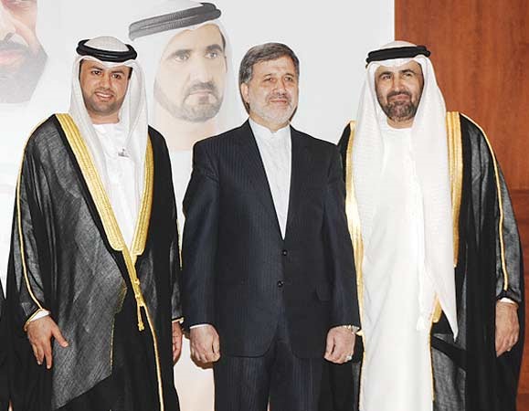 سفير ايران علي رضا عنايتي مباركا للسفير الزعابي﻿