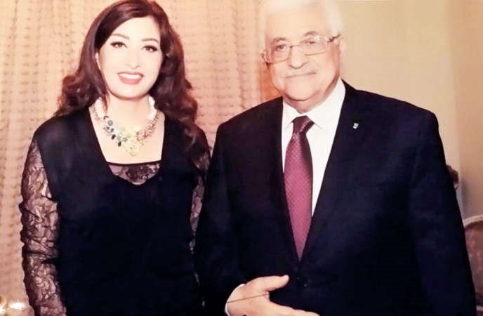 لطيفة مع الرئيس الفلسطيني محمود عباس﻿