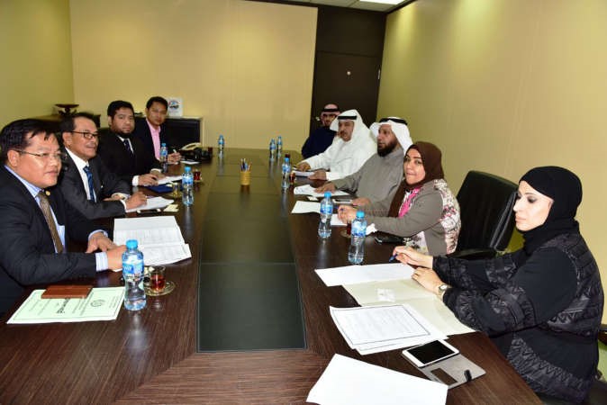 جمال الدوسري خلال لقائه مع وزير العمل الكمبودي والوفد المرافق له﻿