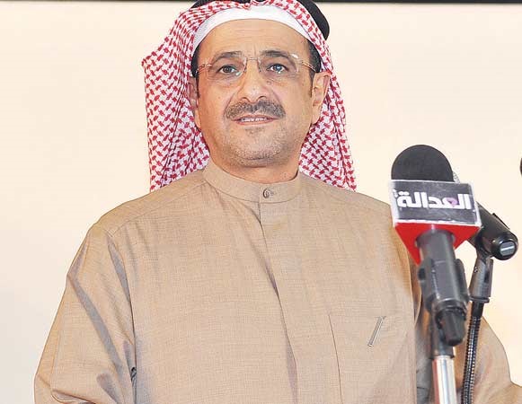 عمر القاضي متحدثا