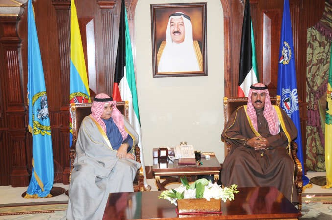 سمو ولي العهد خلال استقباله الشيخ خالد الجراح﻿