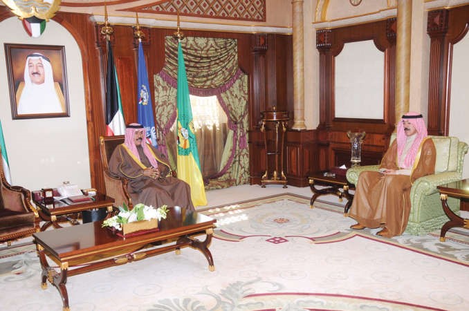 سمو ولي العهد الشيخ نواف الاحمد مستقبلا الشيخ محمد الخالد﻿