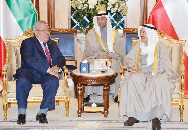صاحب السمو الامير الشيخ صباح الاحمد خلال استقباله دعبدالرؤوف الروابدة ﻿