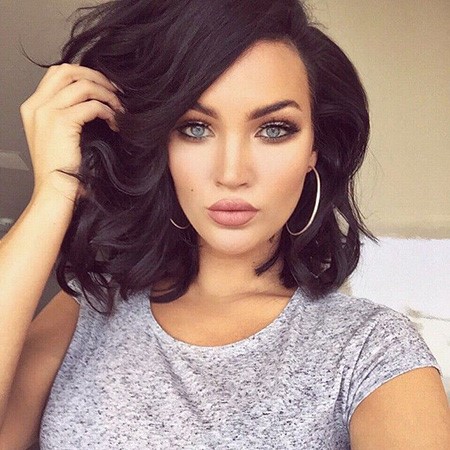 بالصور.. صديقة "الإيرانية أجمل نساء الأرض" تطيح بها.. قنبلة من الجمال الخارق