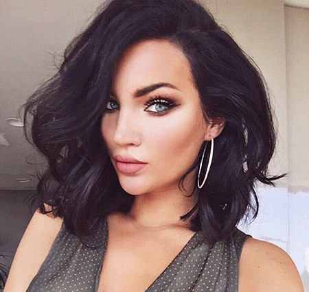 بالصور.. صديقة "الإيرانية أجمل نساء الأرض" تطيح بها.. قنبلة من الجمال الخارق