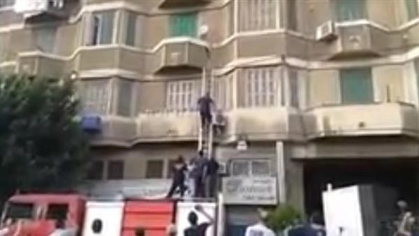 بالفيديو.. شاهد محاولات قوات حماية مصرية لأنقاذ قطة!