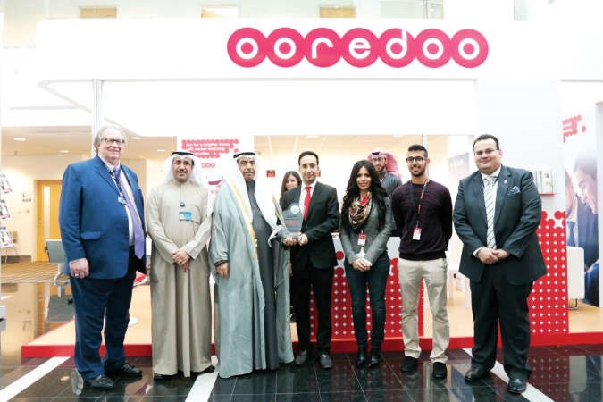تكريم فريق Ooredoo من دفوزي المجدلي امين عام برنامج اعادة الهيكلة
