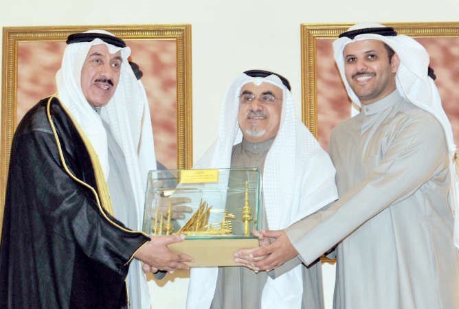 نادي الصم يكرم محافظ الجهراء فهد الامير﻿