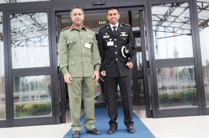 العقيد الركن حمد البرجس والمقدم بشار المسيليم خلال مشاركتهما في الدورة﻿
