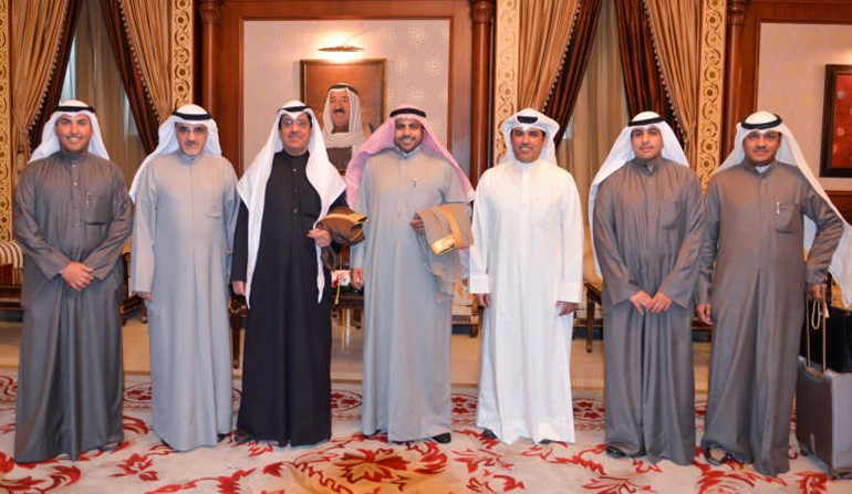 نائب رئيس مجلس الامة مبارك الخرينج متوسطا محمد الجبري ودخليل عبدالله واعضاء الوفد المرافق له