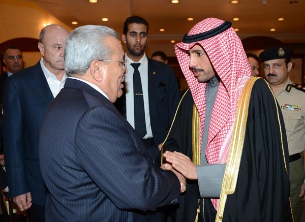 رئيس مجلس الامة مرزوق الغانم مودعا رئيس مجلس الاعيان الاردني عبدالرؤوف الروابدة