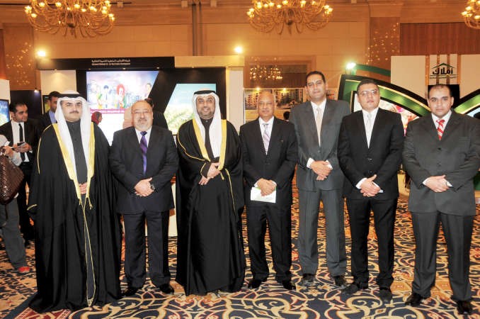 ديوسف الزلزلة والسفير المصري وسعود مراد في جناح احدى الشركات﻿
