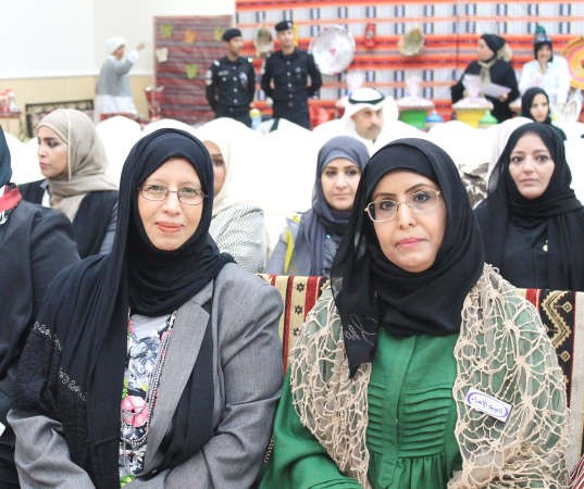 عزيزة الشمري ودصبيحة المطوع مع الحضور