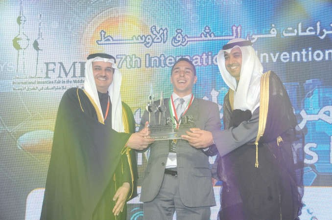 المخترع التونسي محمد زياد يتسلم الجائزة الكبرى للمعرض	 محمد هاشم﻿