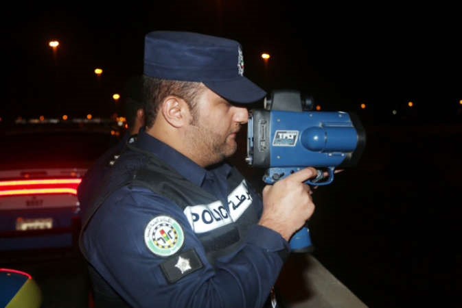 مراقبة الطريق بالرادار لرصد المخالفين على الطرقات السريعة﻿