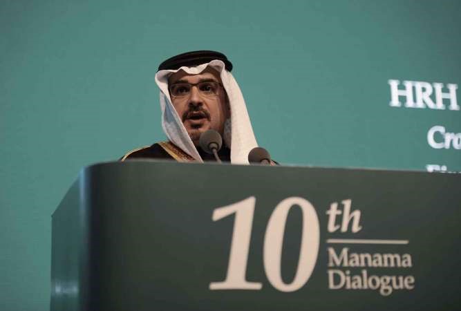 ولي العهد البحريني الامير سلمان بن حمد ال خليفة يلقي كلمته خلال افتتاح منتدى حوار المنامة امس افپ﻿