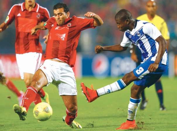 نجم الاهلي عماد متعب رويترز
