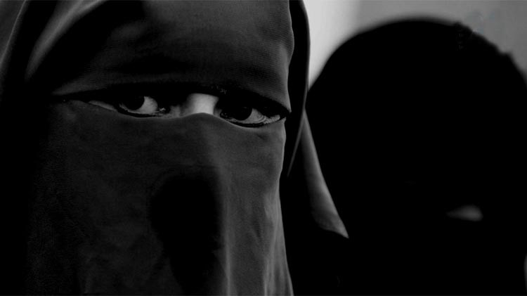 بالفيديو.. تاريخ "جرائم النقاب" من المرسوم العثماني إلى مقتل الأميركية في أبوظبي